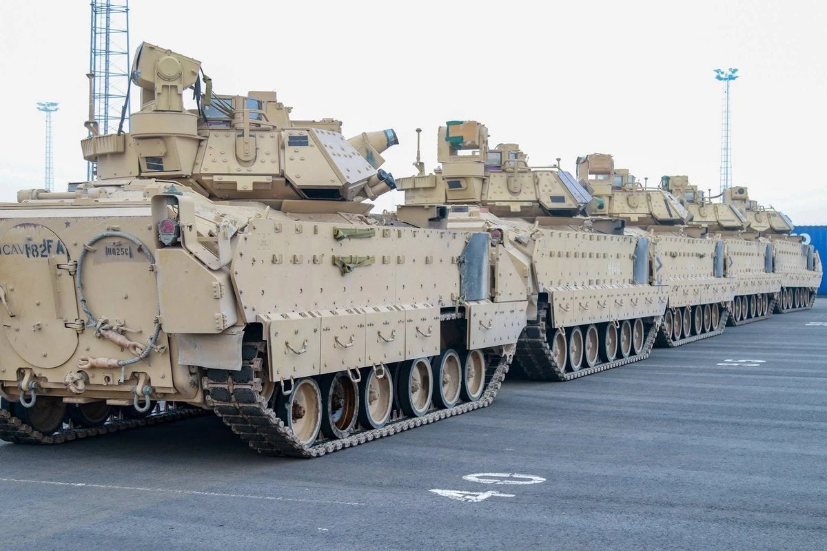 Η μεγαλύτερη κινητοποίηση εν καιρώ ειρήνης: 40.000 ΝΑΤΟϊκοί στα ρωσικά σύνορα – Οι ΗΠΑ μεταφέρουν Stryker με α/α συστήματα στην Ευρώπη